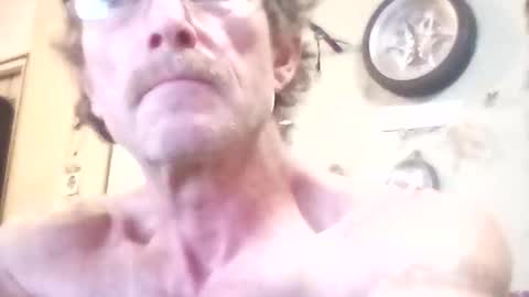 Snapshot of mackdog1369 chatting on 10/29/25, 10:50 mackdog1369 online show from 10/29/25, 10:50