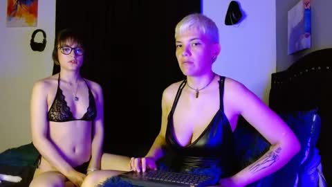 Snapshot of mackenziemoon chatting on 11/05/25, 11:27 Noah Askew online show from 11/05/25, 11:27