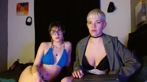 Snapshot of mackenziemoon chatting on 11/10/25, 06:34 Noah Askew online show from 11/10/25, 06:34