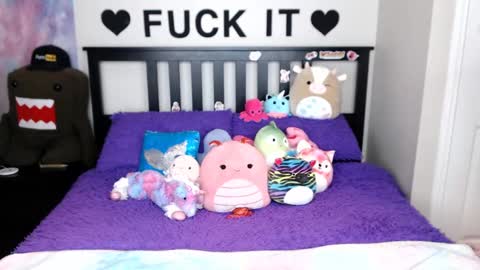 Mackenzie Wolfe online show from 10/12/25, 03:05