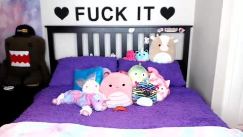 Mackenzie Wolfe online show from 10/21/25, 02:56