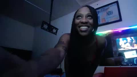 Snapshot of maclein2023 chatting on 11/16/25, 06:02 maclein2025 online show from 11/16/25, 06:02