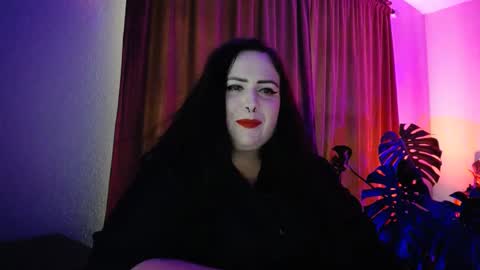 Snapshot of madaboutfeet666 chatting on 12/20/24, 05:40 Miss Morticia online show from 12/20/24, 05:40