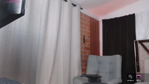 Snapshot of madam_agathaa chatting on 04/20/26, 10:18 Agathaa white online show from 04/20/26, 10:18