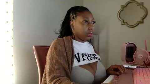 madam_glam online show from 04/29/26, 04:22
