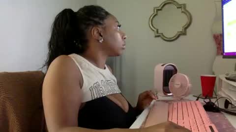 madam_glam online show from 05/19/26, 03:51