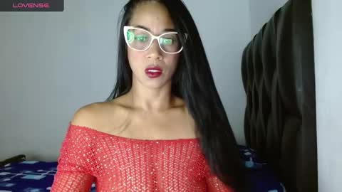 Snapshot of madam_klauss chatting on 01/26/25, 05:56 EMILY online show from 01/26/25, 05:56