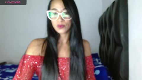 Snapshot of madam_klauss chatting on 01/26/25, 10:02 EMILY online show from 01/26/25, 10:02