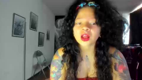 Snapshot of madam_sativa chatting on 11/04/25, 03:11 di online show from 11/04/25, 03:11