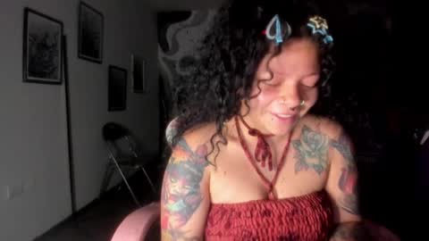 Snapshot of madam_sativa chatting on 11/05/25, 03:17 di online show from 11/05/25, 03:17