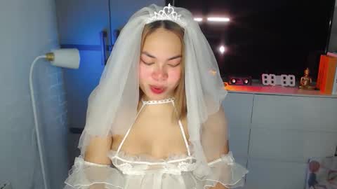 Snapshot of madame_ivy chatting on 03/19/26, 05:33 Ivy online show from 03/19/26, 05:33
