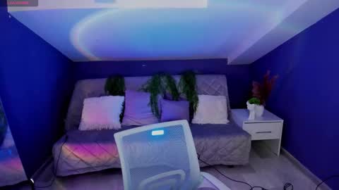 Evelyn online show from 10/12/25, 06:34