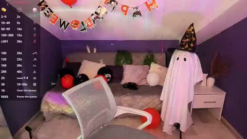 Snapshot of madammilly chatting on 11/02/25, 06:27 Evelyn online show from 11/02/25, 06:27