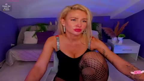 Snapshot of madammilly chatting on 11/23/25, 07:08 Evelyn online show from 11/23/25, 07:08