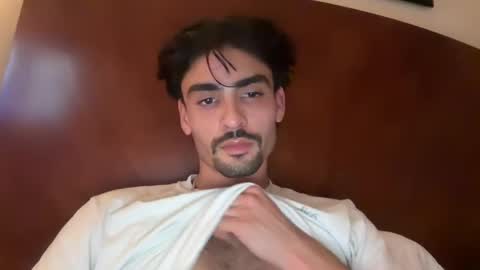 Snapshot of maddaewg101 chatting on 10/31/25, 03:07 maddaewg101 online show from 10/31/25, 03:07