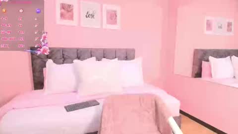 Snapshot of maddie_beauty chatting on 09/23/25, 08:34 Maddie online show from 09/23/25, 08:34