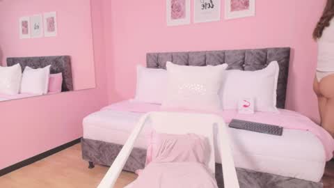 Snapshot of maddie_beauty chatting on 10/16/25, 06:53 Maddie online show from 10/16/25, 06:53