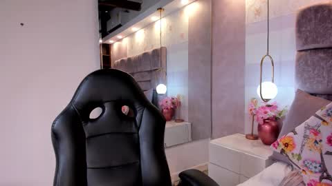 Maddie Grey online show from 11/14/25, 04:38