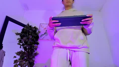Maddie Ray online show from 06/08/26, 12:05