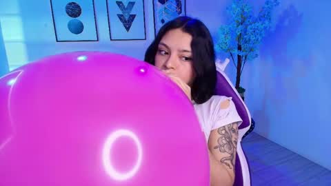 maddie_t18 online show from 05/12/26, 11:40