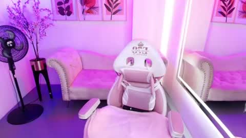 maddie_t18 online show from 07/23/26, 11:30