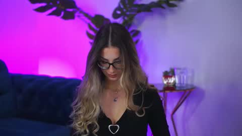 Snapshot of maddiebryggs chatting on 11/18/25, 10:09 Maddie online show from 11/18/25, 10:09