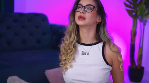 Snapshot of maddiebryggs chatting on 12/01/25, 09:58 Maddie online show from 12/01/25, 09:58