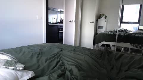 Maddie Meek  online show from 02/16/25, 05:37