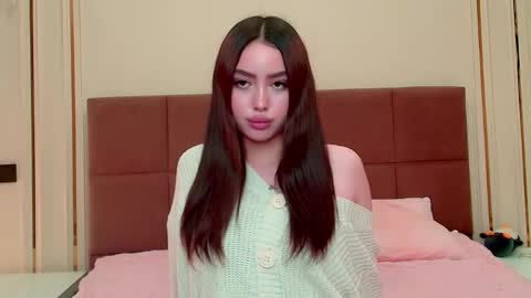 Snapshot of maddieperezz_ chatting on 05/17/26, 06:15 Madelaine online show from 05/17/26, 06:15