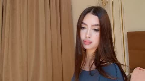 Snapshot of maddieperezz_ chatting on 05/19/26, 08:15 Madelaine online show from 05/19/26, 08:15