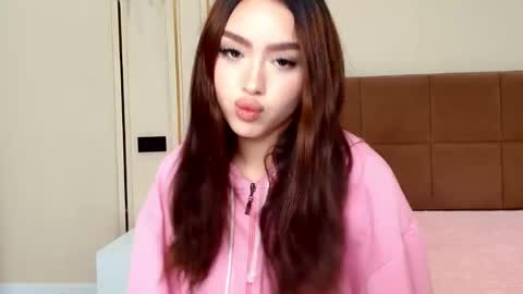 Snapshot of maddieperezz_ chatting on 06/06/26, 05:28 Madelaine online show from 06/06/26, 05:28