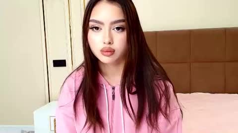 Snapshot of maddieperezz_ chatting on 06/10/26, 06:29 Madelaine online show from 06/10/26, 06:29