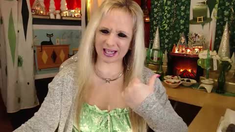 Snapshot of maddisonrae76 chatting on 02/19/26, 01:56 MaddisonRae online show from 02/19/26, 01:56