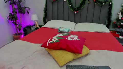 Snapshot of maddy__moon chatting on 12/20/25, 05:14 Maddy Moon online show from 12/20/25, 05:14