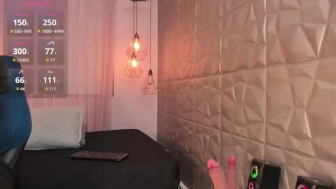 Snapshot of maddy_magic chatting on 10/29/25, 07:59 Maddy online show from 10/29/25, 07:59