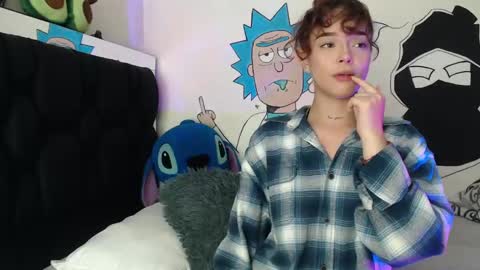 maddy_perezz_ online show from 09/17/25, 12:12