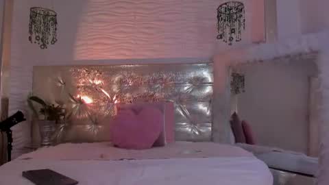 Snapshot of maddycooper_ chatting on 06/19/26, 10:13 Maddy online show from 06/19/26, 10:13