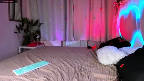 Snapshot of maddyfever chatting on 06/15/26, 01:35 maddyfever online show from 06/15/26, 01:35
