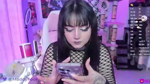 Maddy Foox online show from 07/12/26, 10:45