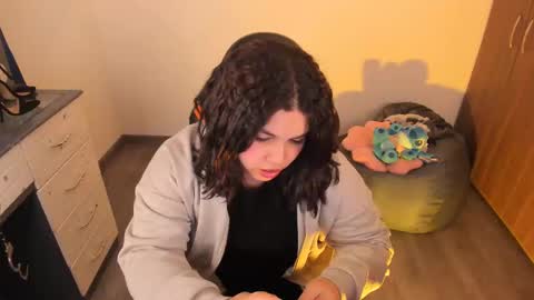 madelaine_taylor online show from 10/17/25, 04:15