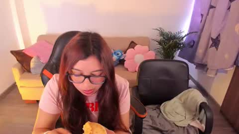 madelaine_taylor online show from 11/22/25, 03:22