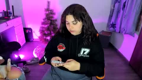 Snapshot of madelaine_taylor chatting on 02/18/26, 01:23 madelaine_taylor online show from 02/18/26, 01:23