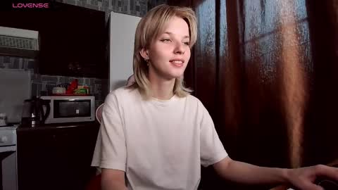 Snapshot of madelaines chatting on 05/24/26, 11:32 madelaines online show from 05/24/26, 11:32