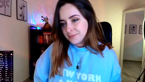 Snapshot of madelamee chatting on 12/01/25, 11:32 madelamee online show from 12/01/25, 11:32