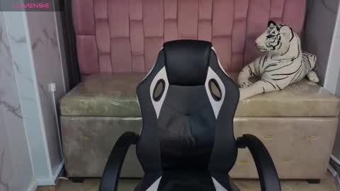 madelen  online show from 12/15/25, 08:02