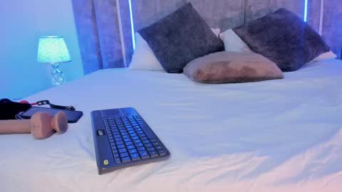 Snapshot of madelinejones__ chatting on 02/25/25, 12:47 Mady online show from 02/25/25, 12:47