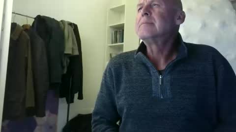 madio1187940 online show from 10/15/25, 12:11