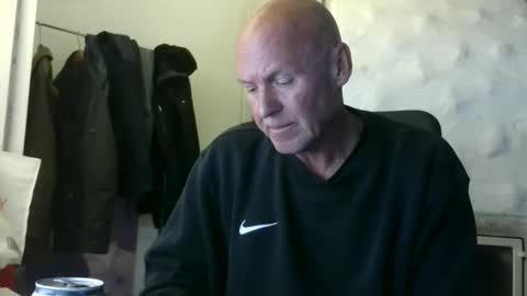 madio1187940 online show from 10/17/25, 04:31