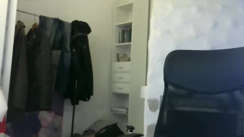 madio1187940 online show from 10/19/25, 02:07