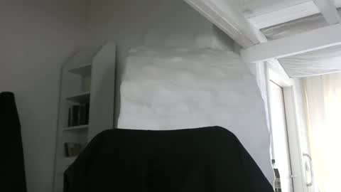 madio1187940 online show from 10/28/25, 02:31